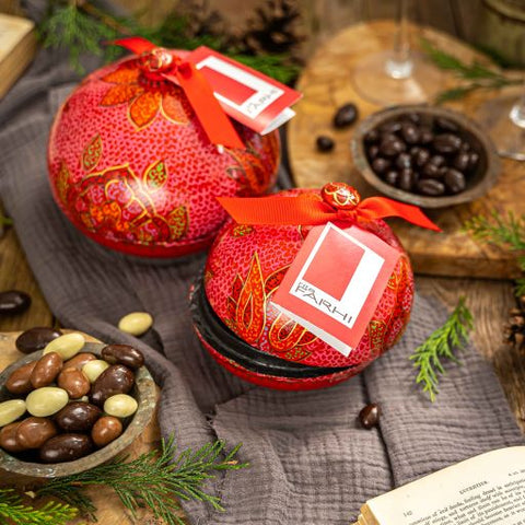Handmade Bonbonni&egrave;re filled with White Chocolate Strawberry, Raspberry &amp; Cherries, Palm Oil Free, 130g