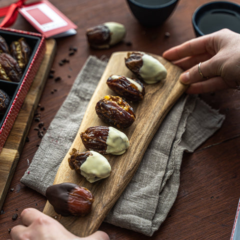 Luxury Chocolate Dipped &amp; Assorted Fruit and Nut Stuffed Date Selection, 720g